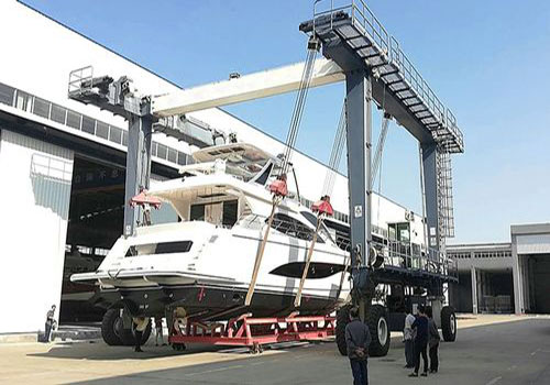 100噸軌道式游艇搬運(yùn)機(jī)